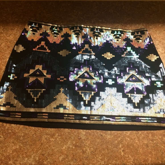 Express Aztec Skirt - Picture 2 of 3